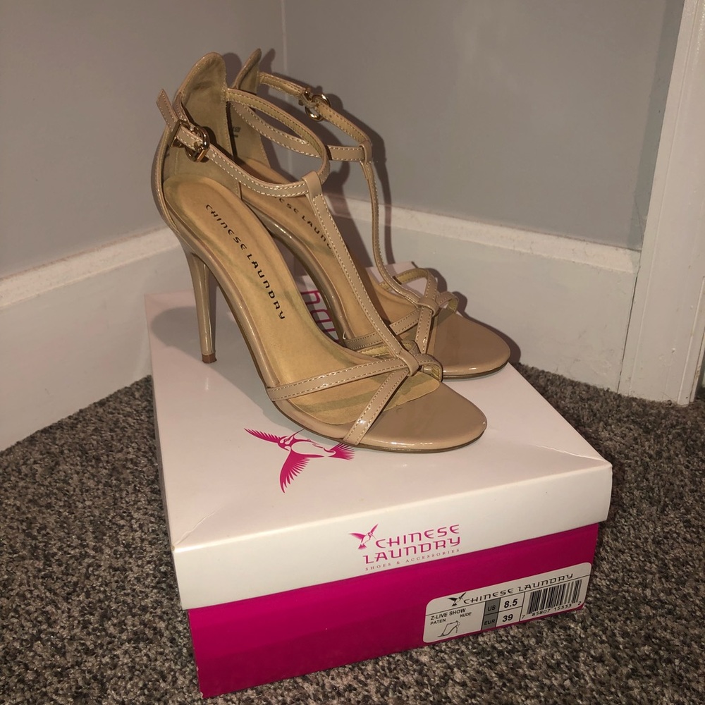 CHINESE LAUNDRY NUDE SANDALS